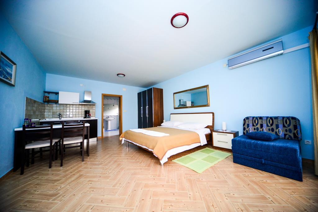 Apartments Dalmacija Starigrad Paklenica Quarto foto