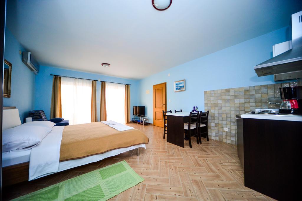 Apartments Dalmacija Starigrad Paklenica Quarto foto