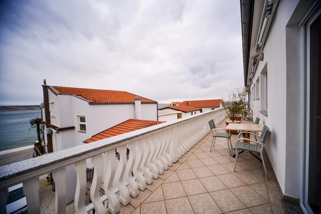Apartments Dalmacija Starigrad Paklenica Quarto foto