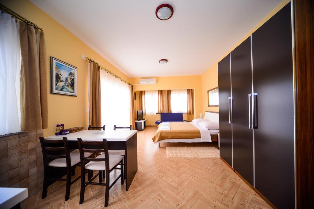 Apartments Dalmacija Starigrad Paklenica Quarto foto